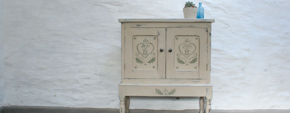 Pedran Vintage Dresser